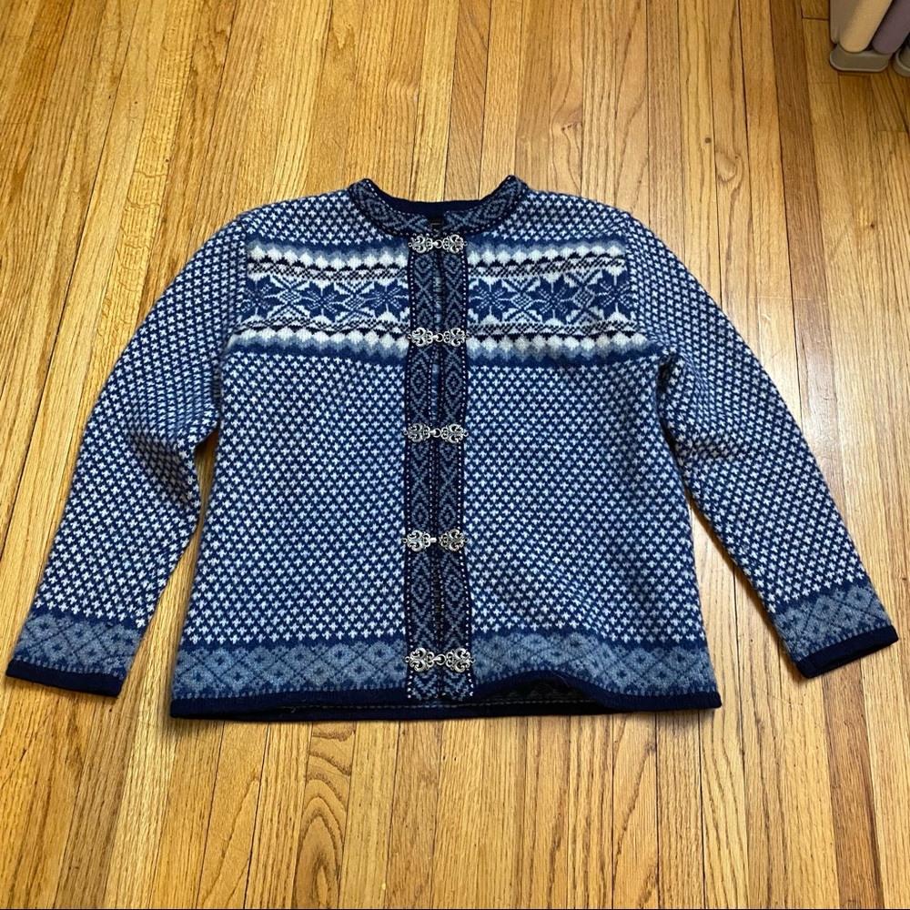 SKYR Nordic Fair Island Wool Sweater Blue medium broken clasp